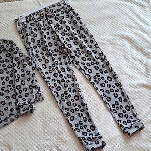 NEW! Girl's Vigoss 2 pc. jogger set. Size M (10)